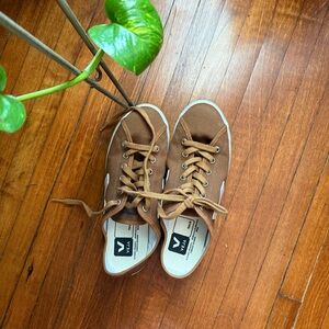 Veja Tauá LIMITED EDITION Sneakers